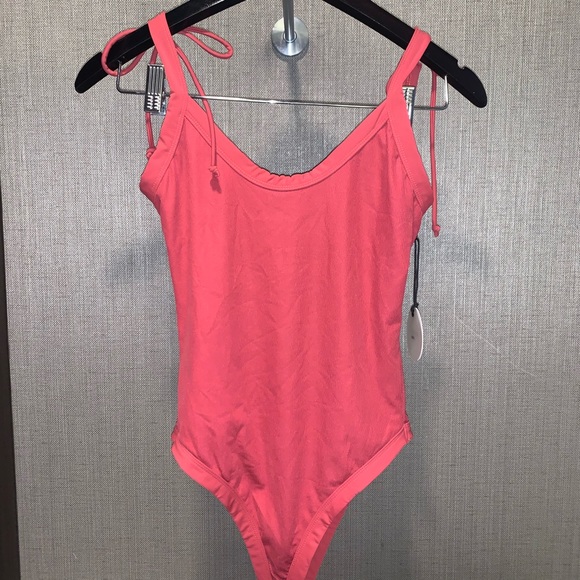 Nobel One Piece in Berry - Picture 4 of 5